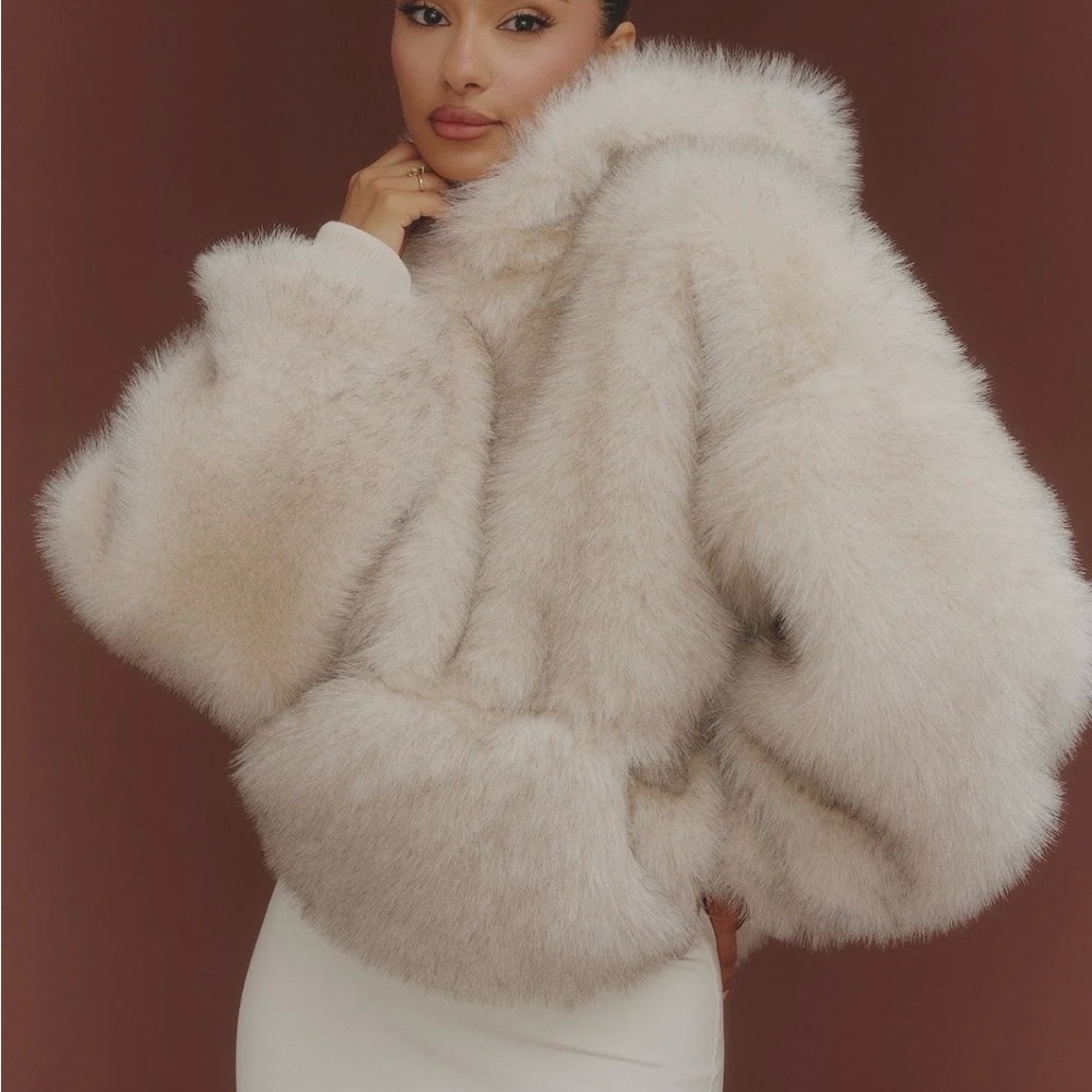 Cozy Cream Faux Fur Hoodie - Picture 2 of 4